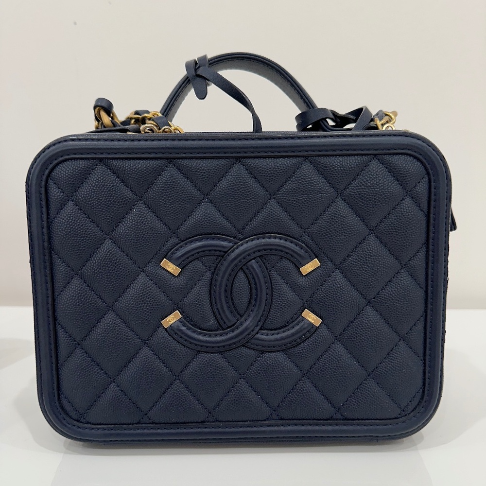 Chanel vanity chain bag